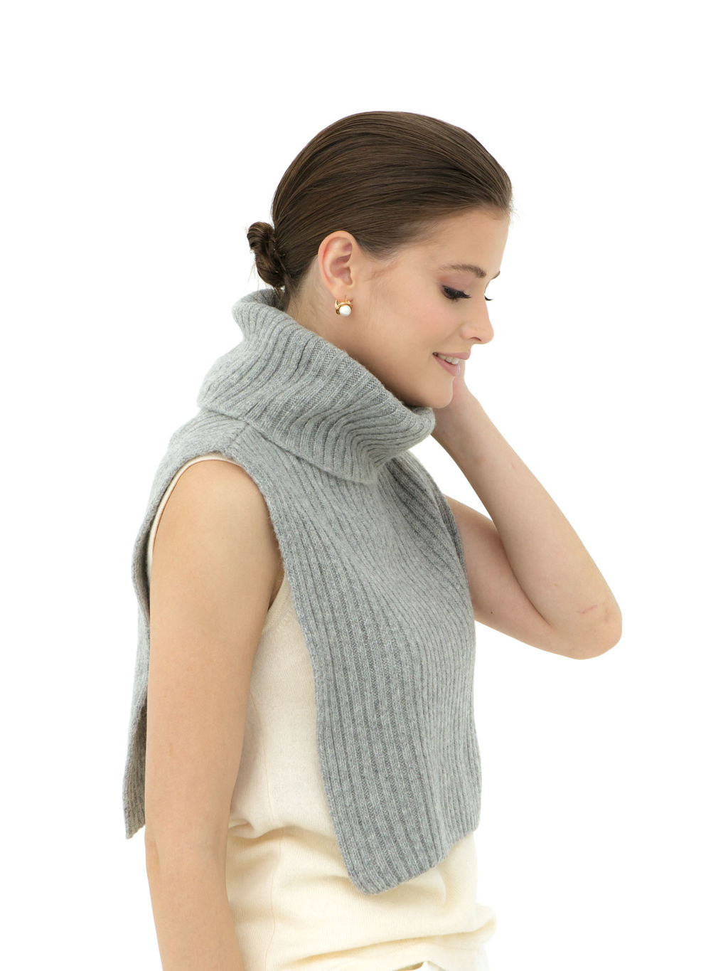 Манишка из монгольской шерсти серая