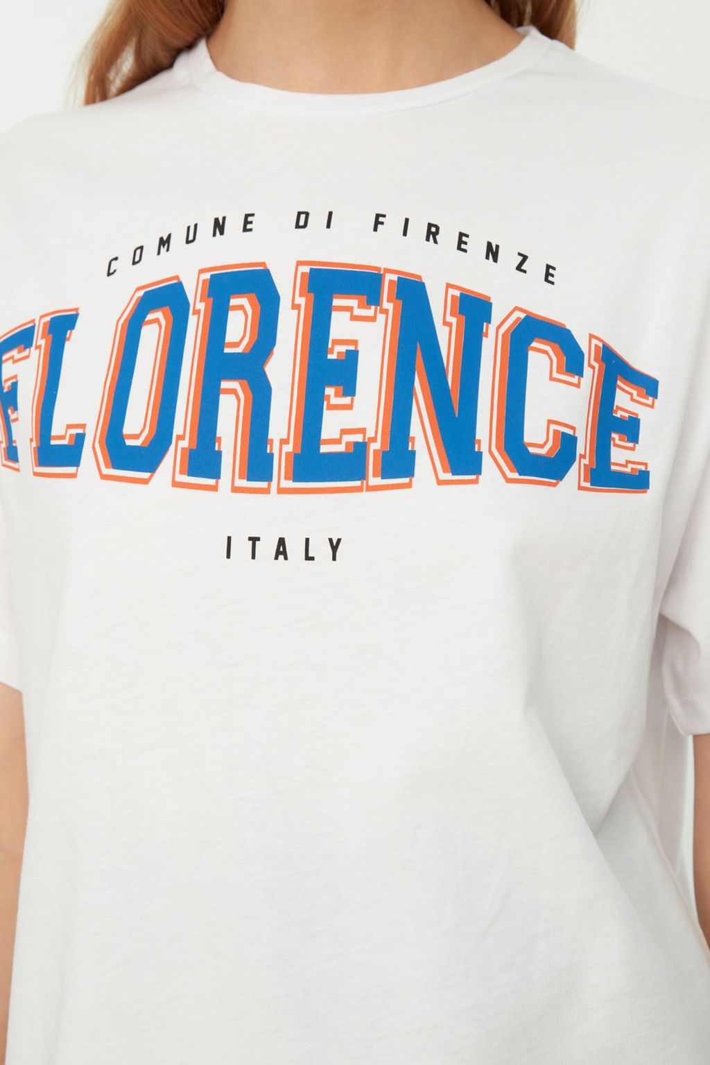 TRENDYOLMILLA Beyaz %100 Pamuk Bisiklet Yaka Bask?l? Oversize/Genis Kal?p Orme T-Shirt TWOSS22TS0994  фото 7