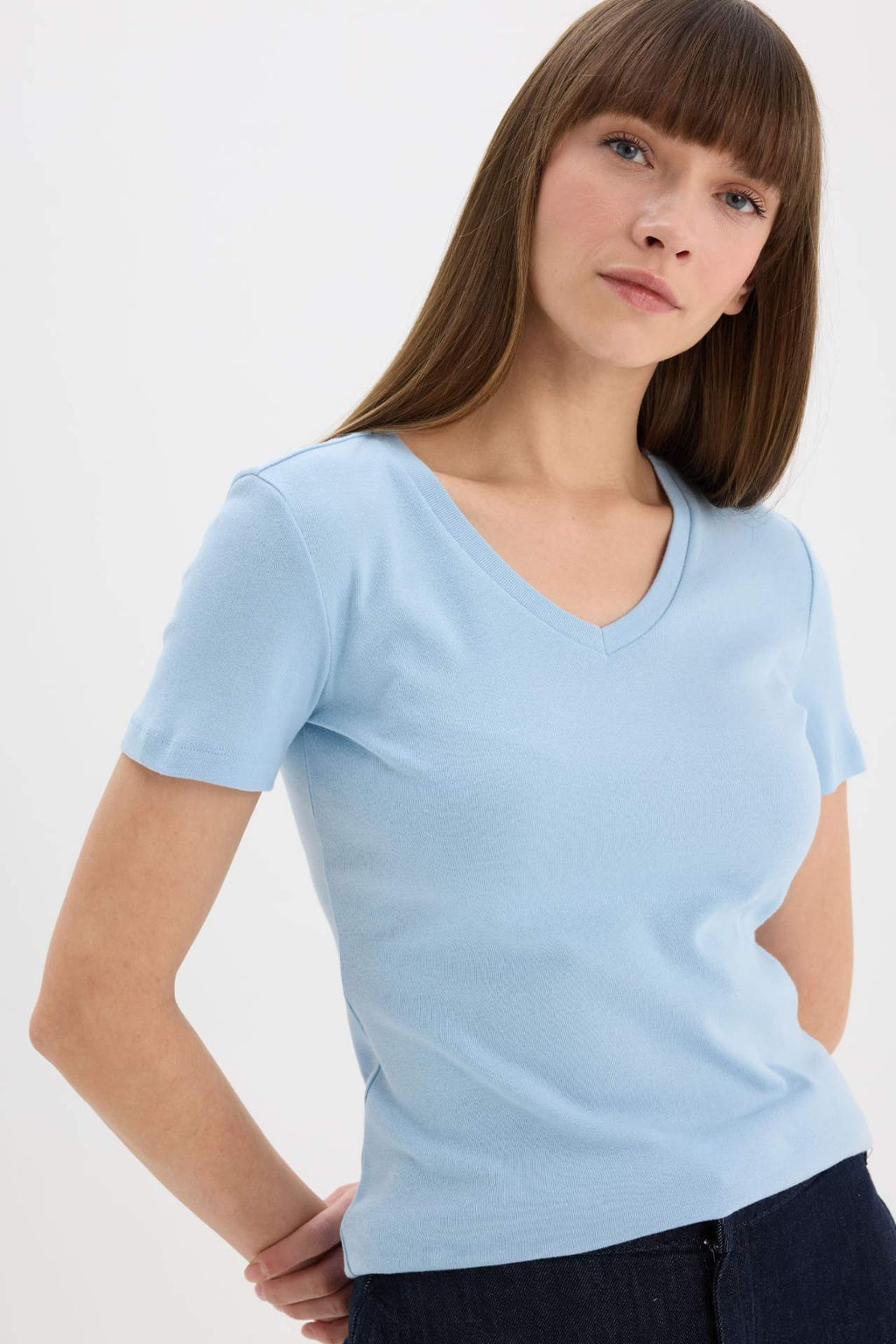 Slim Fit Dar Kesim V Yaka Ribana Basic Duz %100 Pamuk K?sa Kollu Tisort - Defacto фото 4