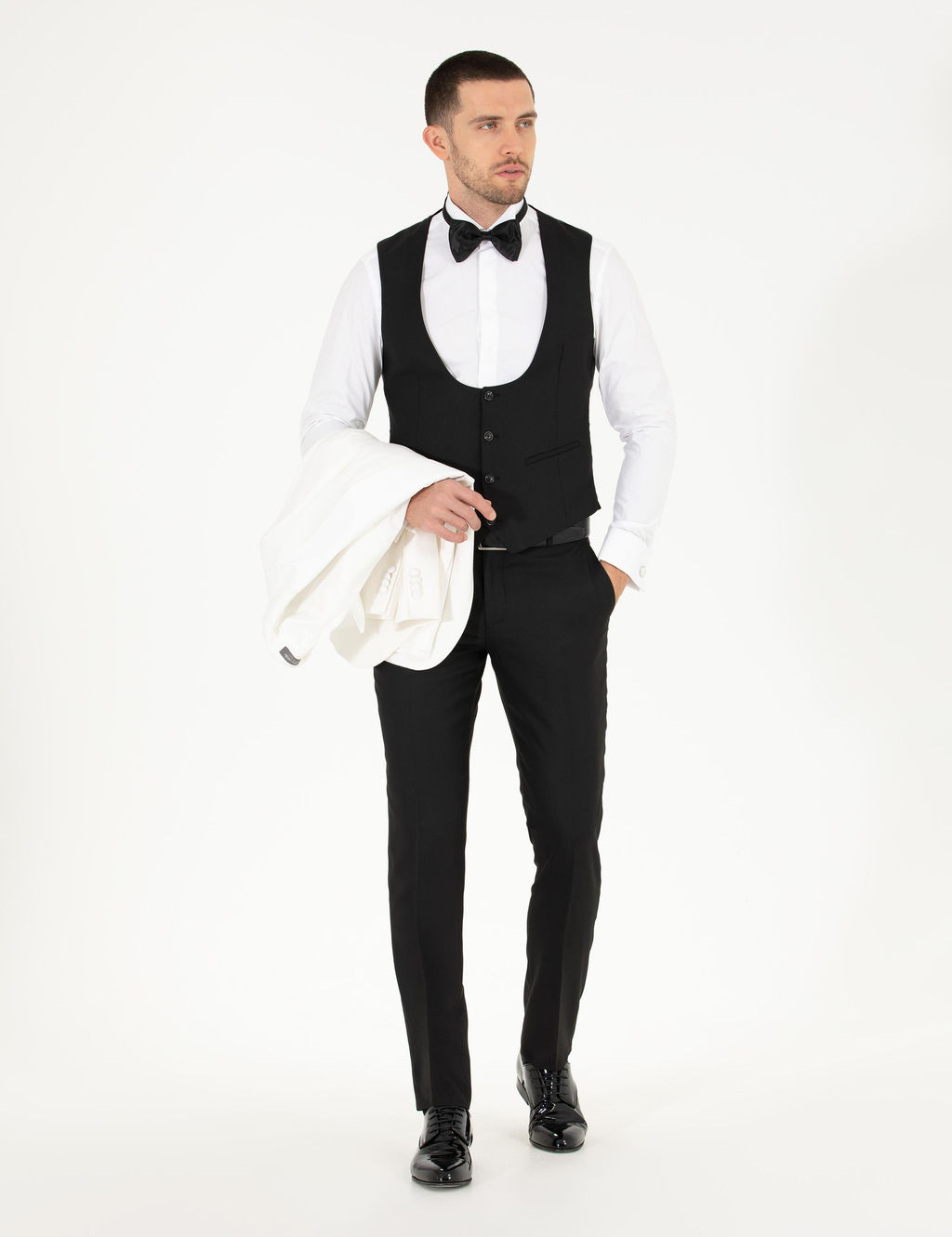 Смокинг Pierre Cardin Ex Slim Fit с жилетом белый