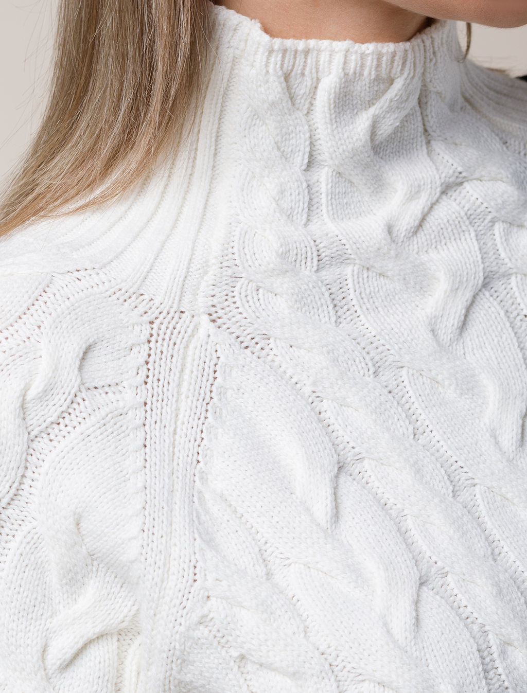 Удлиненный свитер фактурной вязки с узором косы - Vilatte фото 2