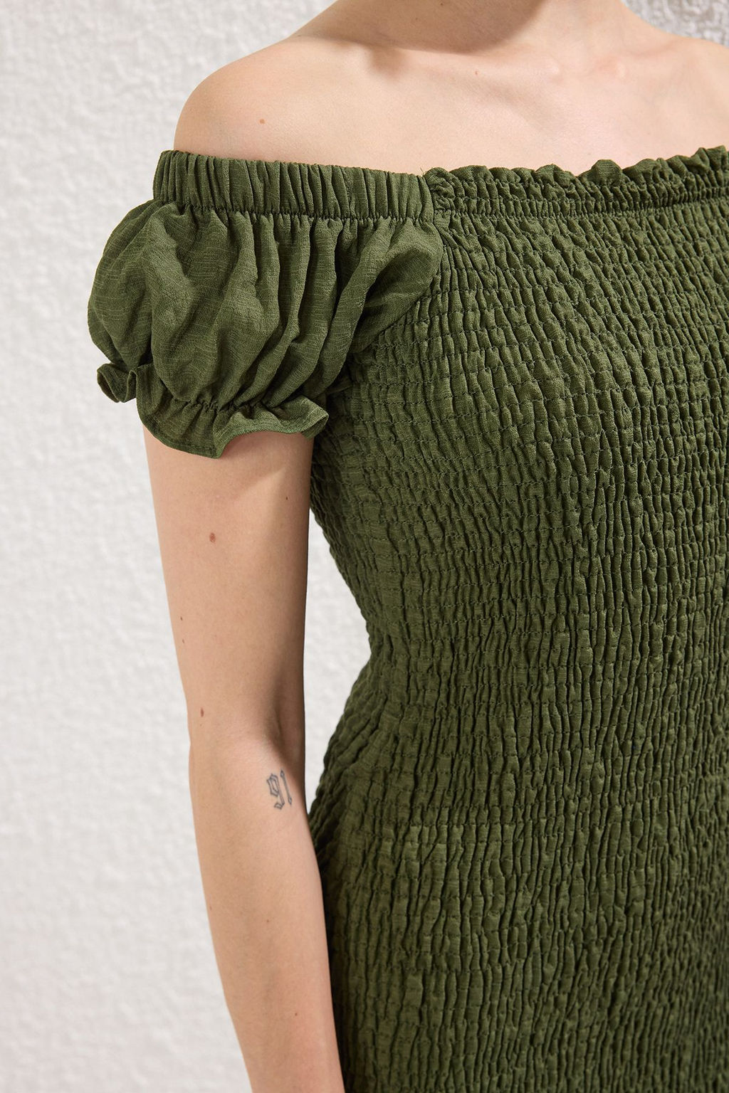 Haki Duz Vucudu Saran Gipeli K?sa / Mini Dokuma Elbise TWOSS23EL00892