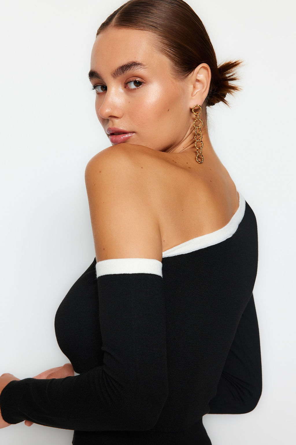 Siyah Merserize Gorunumlu Crop Kol C?kar?labilir Premium Iplik/Ozel Iplik Triko Kazak TWOAW24KZ01148 - Trendyolmilla фото 4