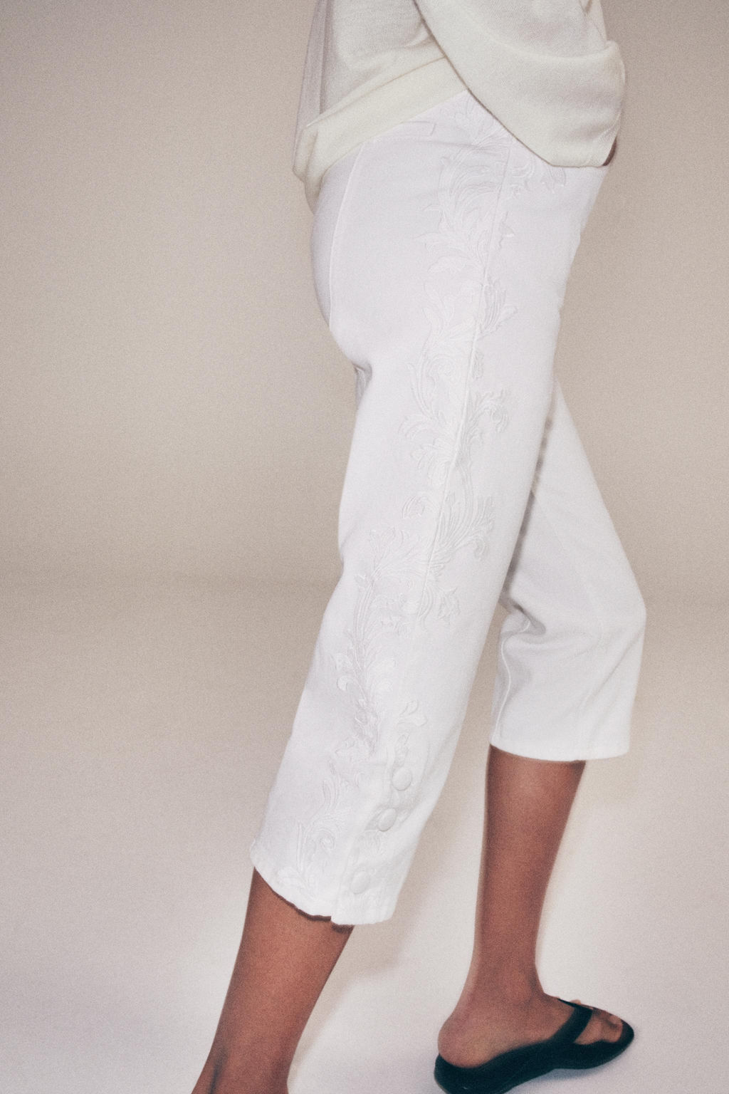 JEANS ZW COLLECTION CAPRI TIRO MEDIO BORDADOS / Crudo - Zara фото 6