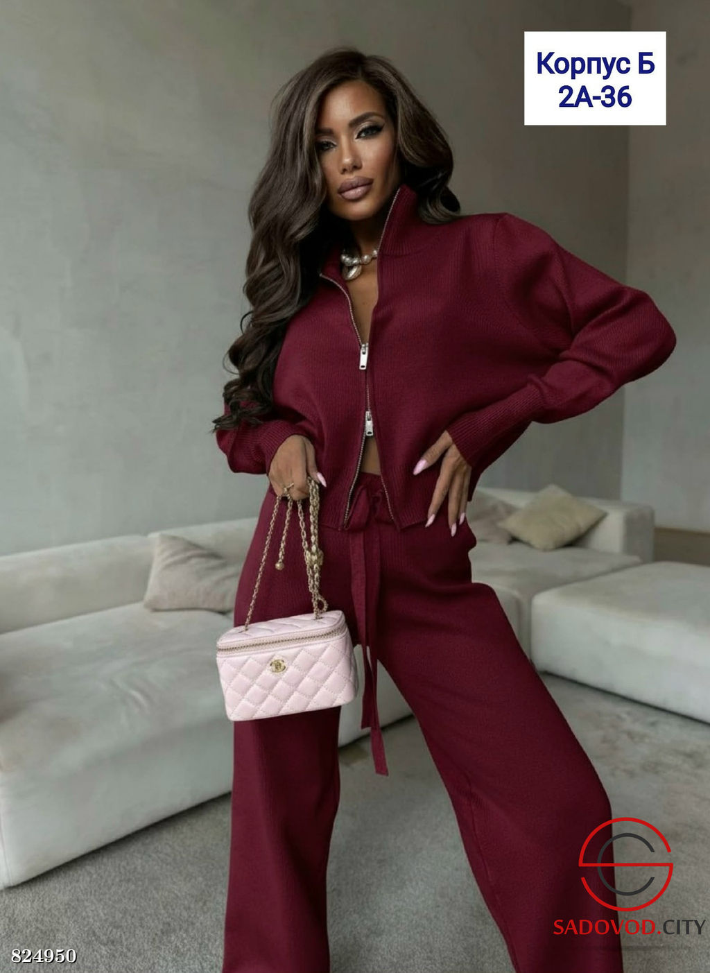 Спортивный женский костюм