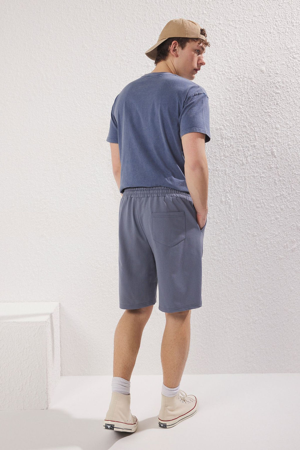 TRENDYOL MAN Basic Siyah Oversize/Genis Kesim Lastik Belli Bagc?kl? Sort TMNSS22SR0257 - Trendyolmilla фото 4