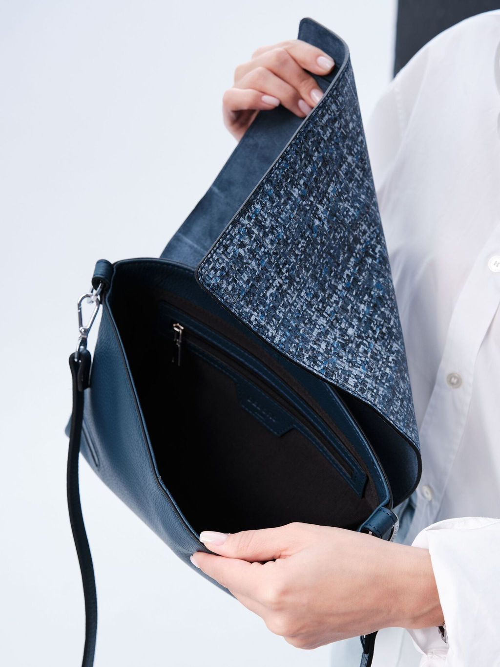 Сумка кожаная на плечо Deboro 30181 синяя волна