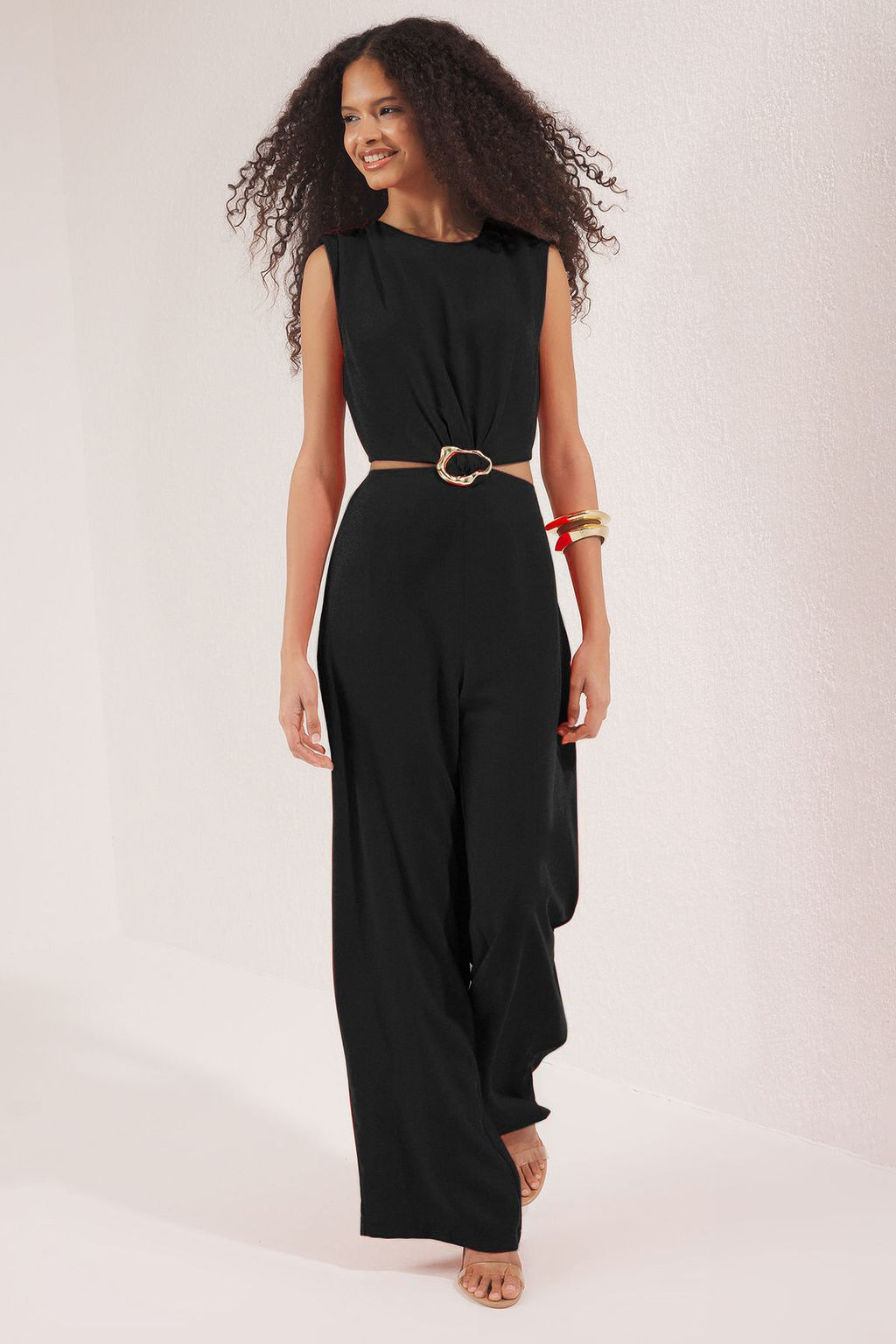 Siyah Cut Out/Pencere ve Toka Detayl? Genis Paca Dokuma Krep Tulum TWOSS25TU00065