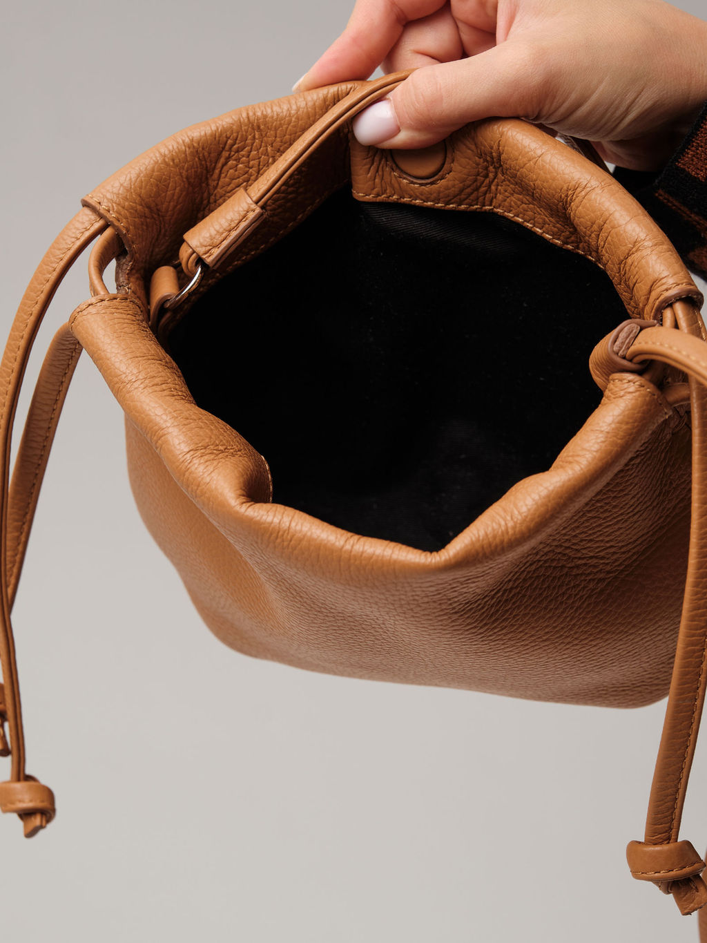 Кожаная кросс-боди Deboro 31130 коричневый лист