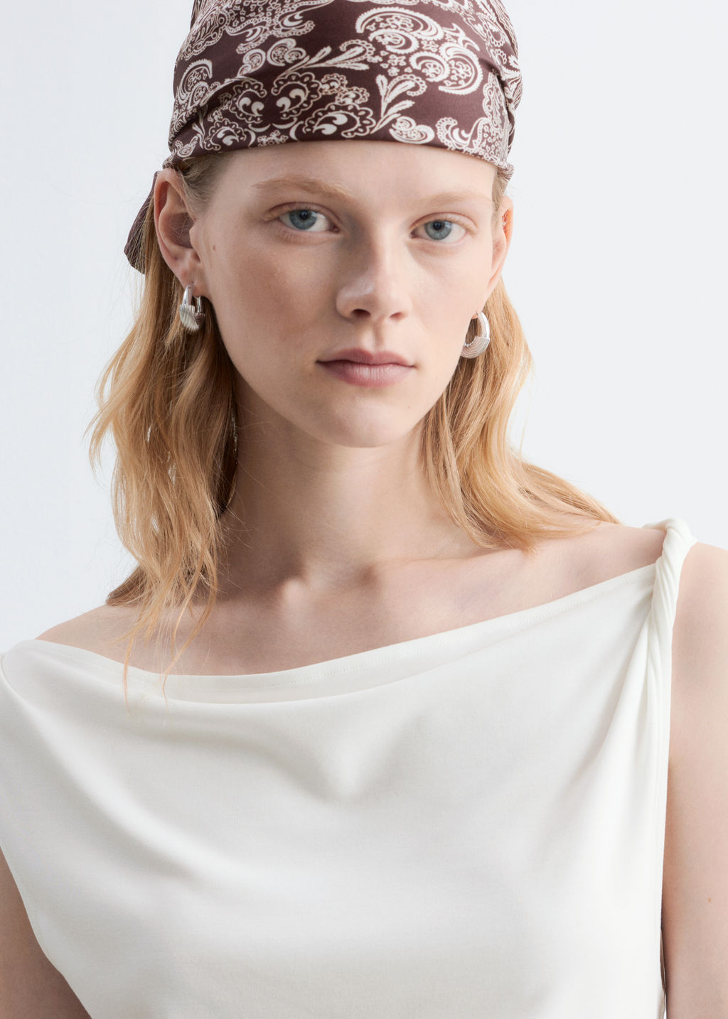 Top de punto con tirantes retorcidos - H&m фото 6