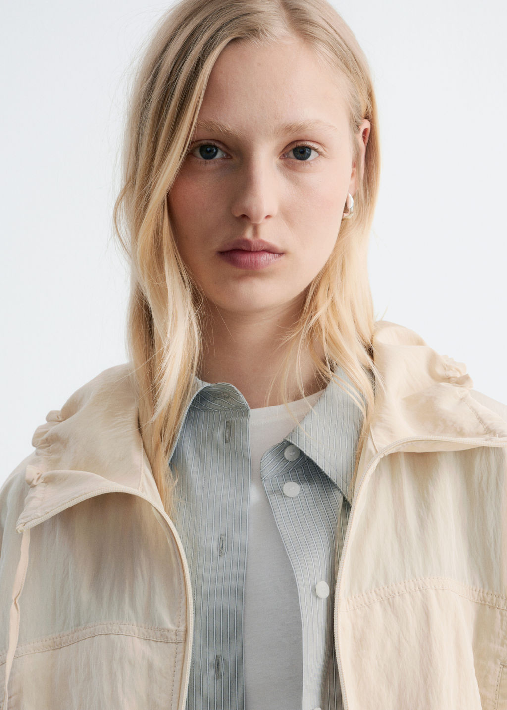 Parka con cord?n de ajuste