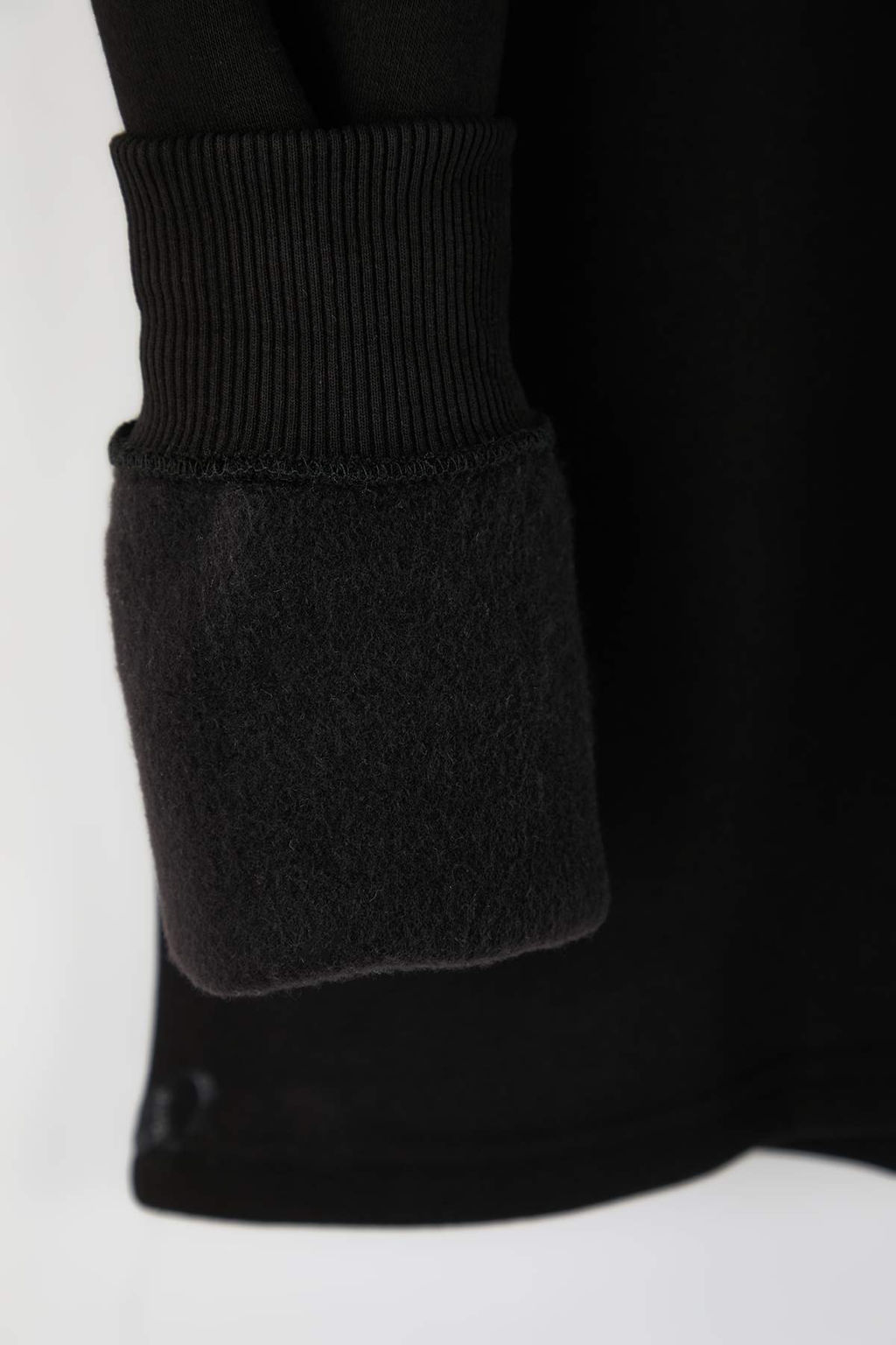 Siyah Yaka Detayl? Dik Yaka Yeni Oversize/Genis Kesim Kal?n/Ici Polarl? Sweatshirt TMNAW26SW00003