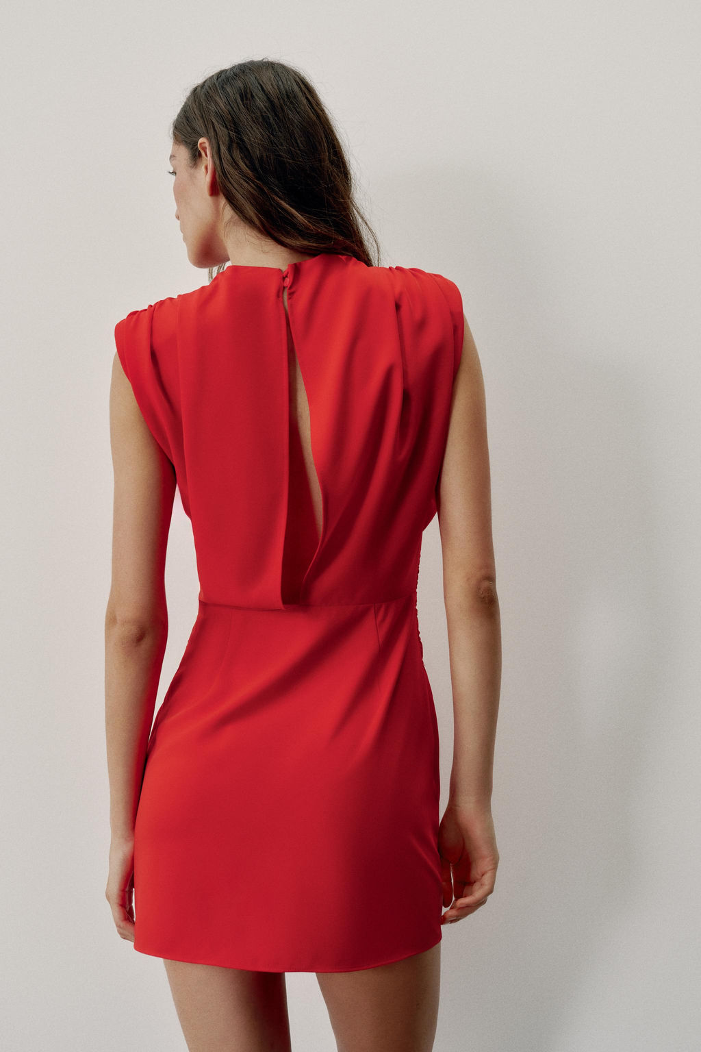 VESTIDO MINI DRAPEADO HOMBRERAS / Rojo - Zara фото 5