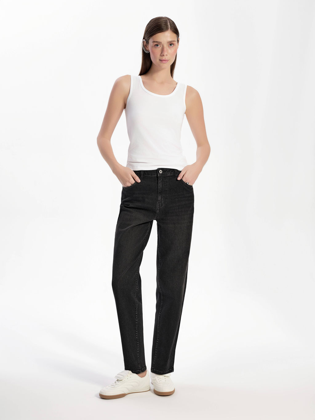 CONTE Чёрные джинсы Basic relaxed с эффектом потёртостей из eco-friendly денима CON-832 washed black - Conte elegant фото 2