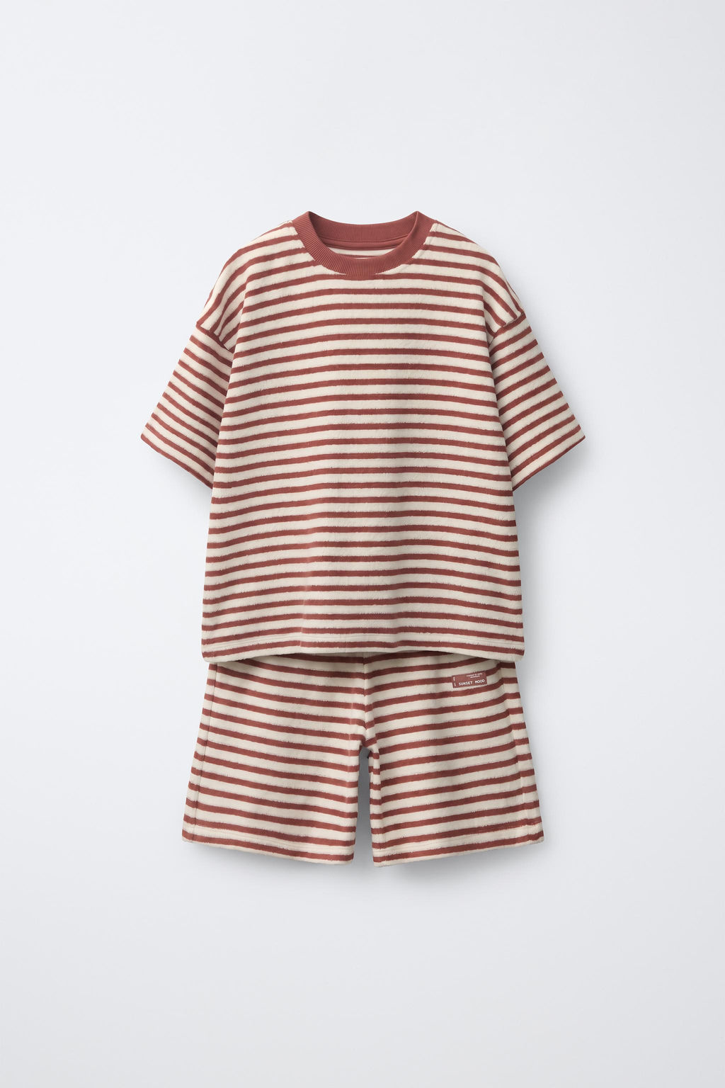 CONJUNTO CAMISETA Y BERMUDA RAYAS EFECTO TOALLA / marron/blanco