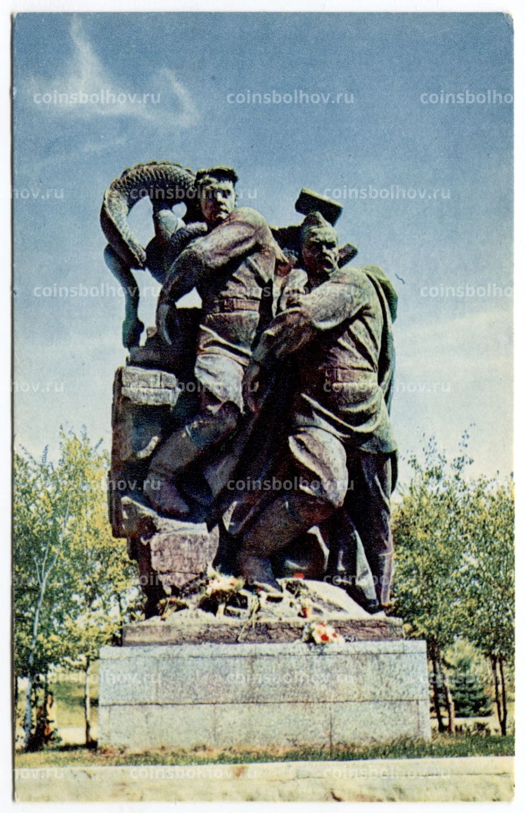 Открытка Волгоград  Мамаев курган. Скульптурная композиция на площади Героев.
