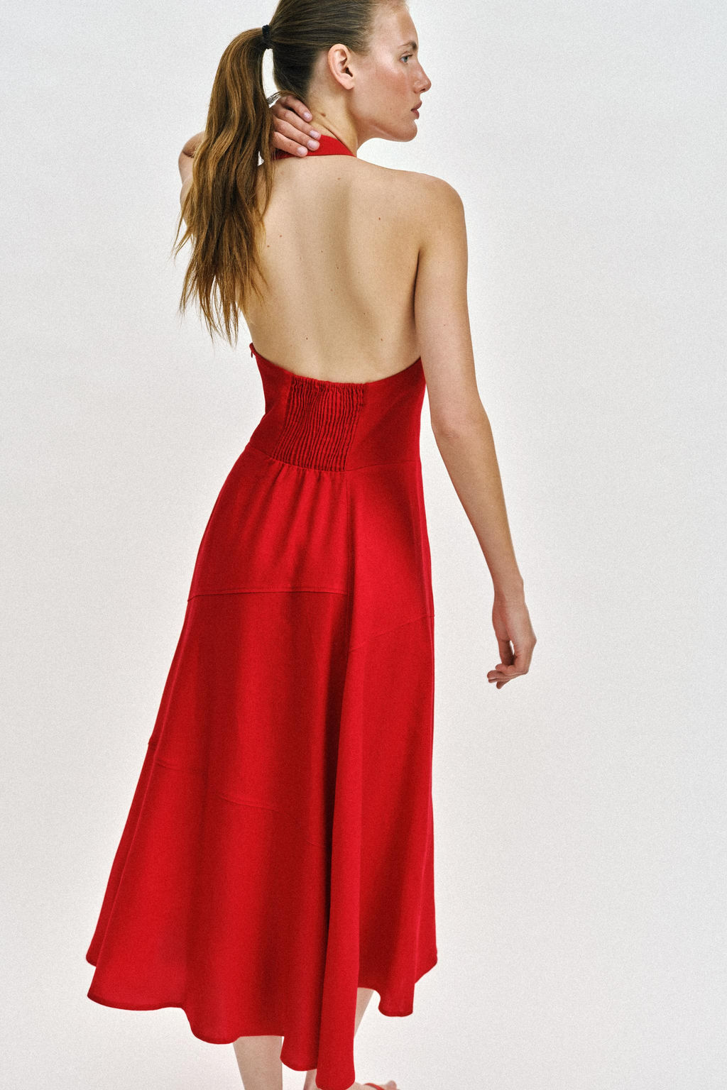 VESTIDO MIDI HALTER CON LINO / Rojo - Zara фото 5