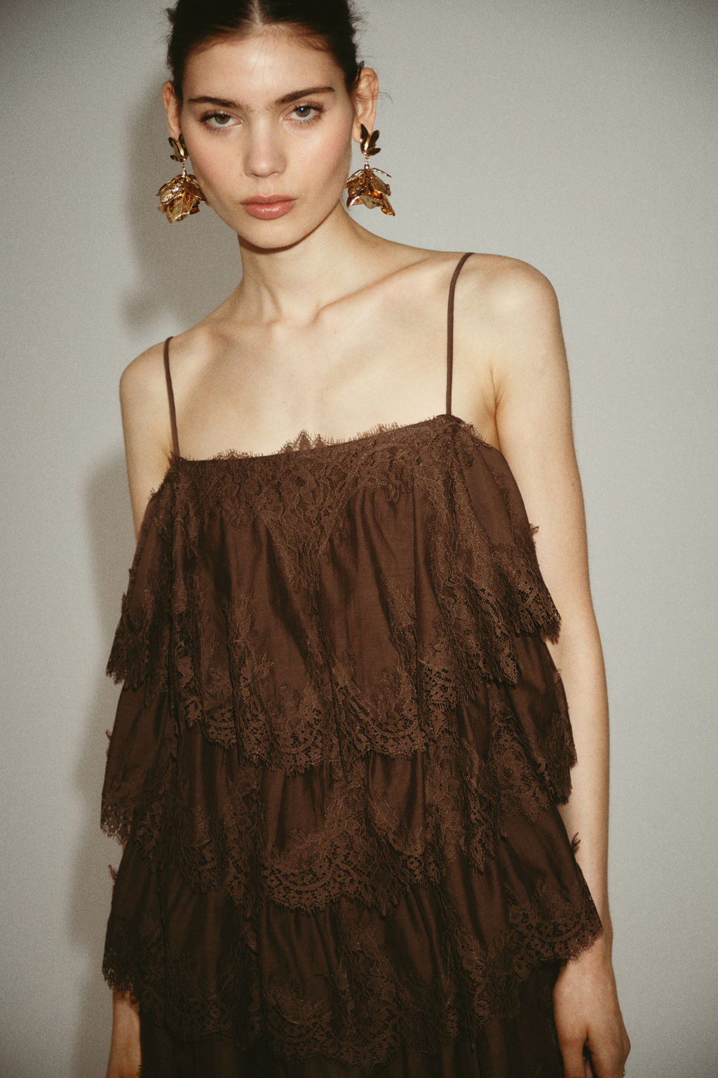 Vestido escalonado con ribetes de encaje - H&m фото 5