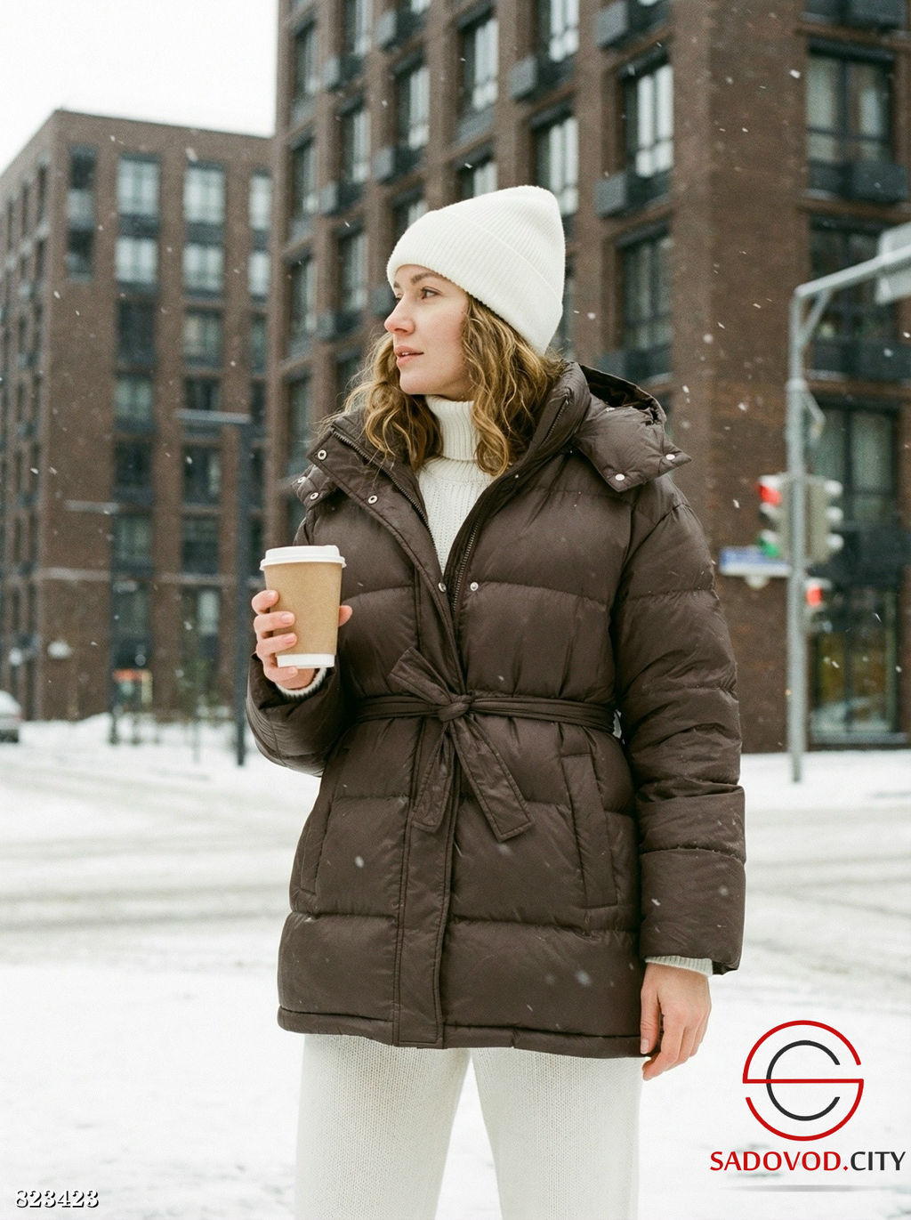 Демисезонная куртка с капюшоном