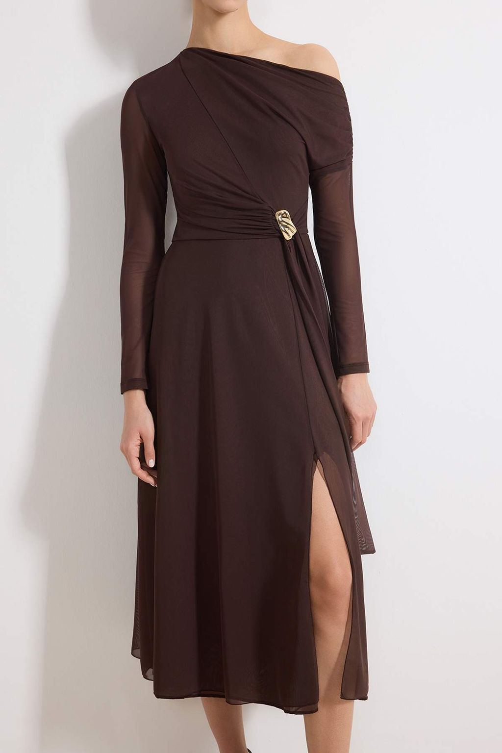 Kahverengi Aksesuar Detayl? Astarl? Tul Asimetrik Yaka Y?rtmacl? Maxi Orme Elbise TWOAW26EL00320