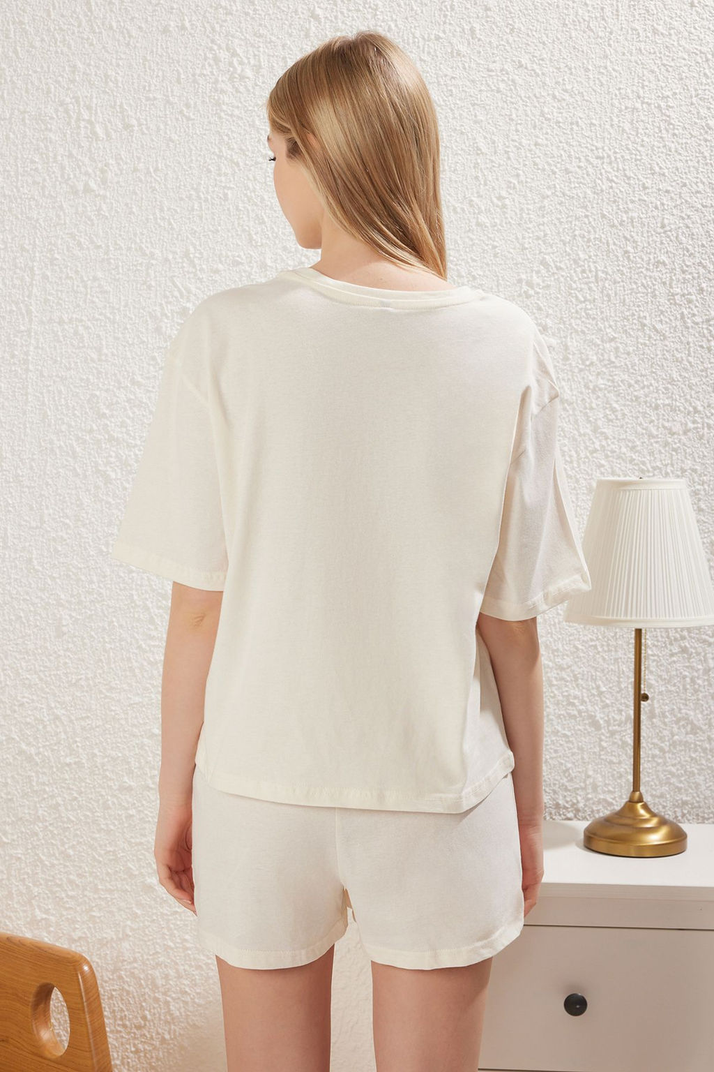 Trendyolmilla Ekru %100 Pamuklu Kahve Bask?l? Sortlu Orme Pijama Tak?m? THMSS25PT00247