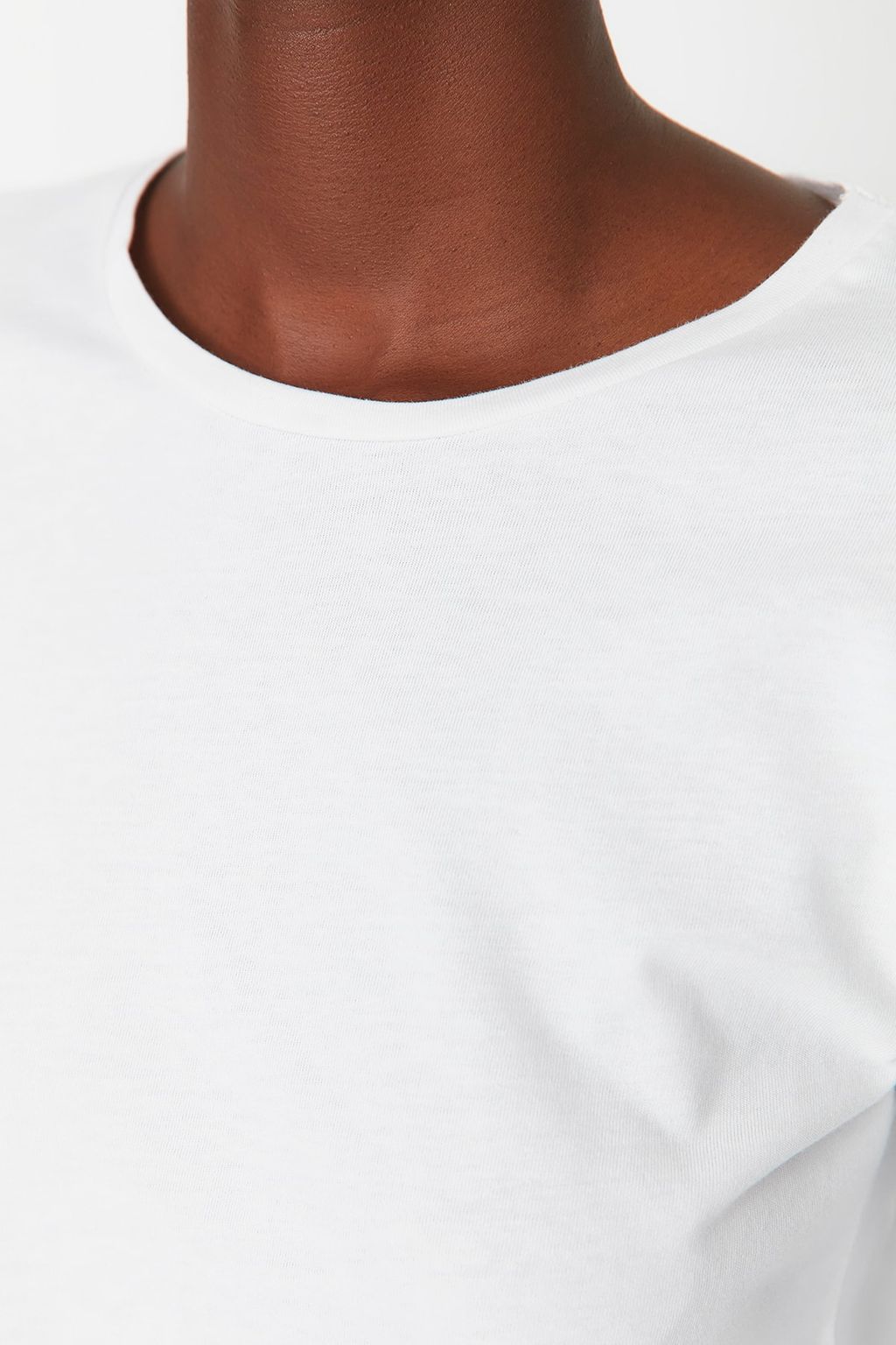 TRENDYOLMILLA Beyaz %100 Pamuk Uzun Kollu Bisiklet Yaka Regular/Normal Kal?p Basic Orme T-Shirt TWOAW21TS0098  фото 7