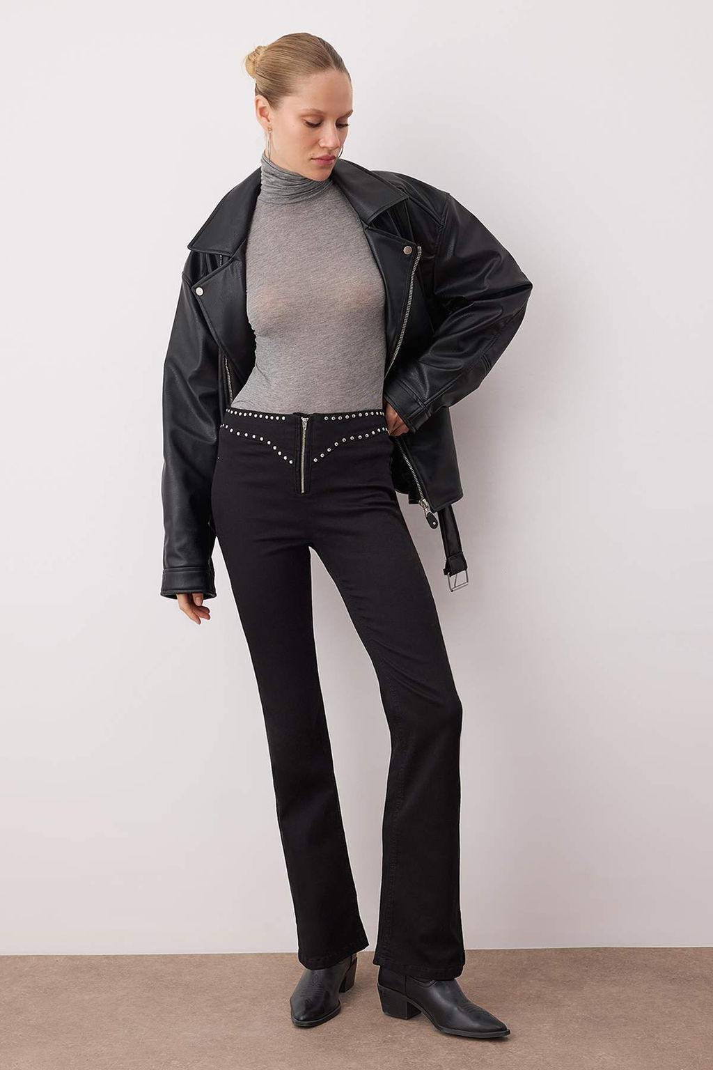 Siyah Yuksek Bel Beli Trok Detayl? Flare Ispanyol Paca Jeans TWOAW26JE00209