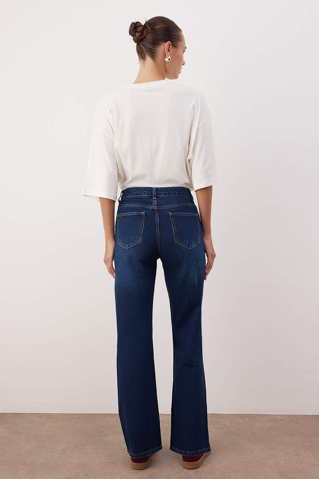 Koyu Mavi Yuksek Bel Straight Jeans TWOAW26JE00249 - Trendyolmilla фото 4