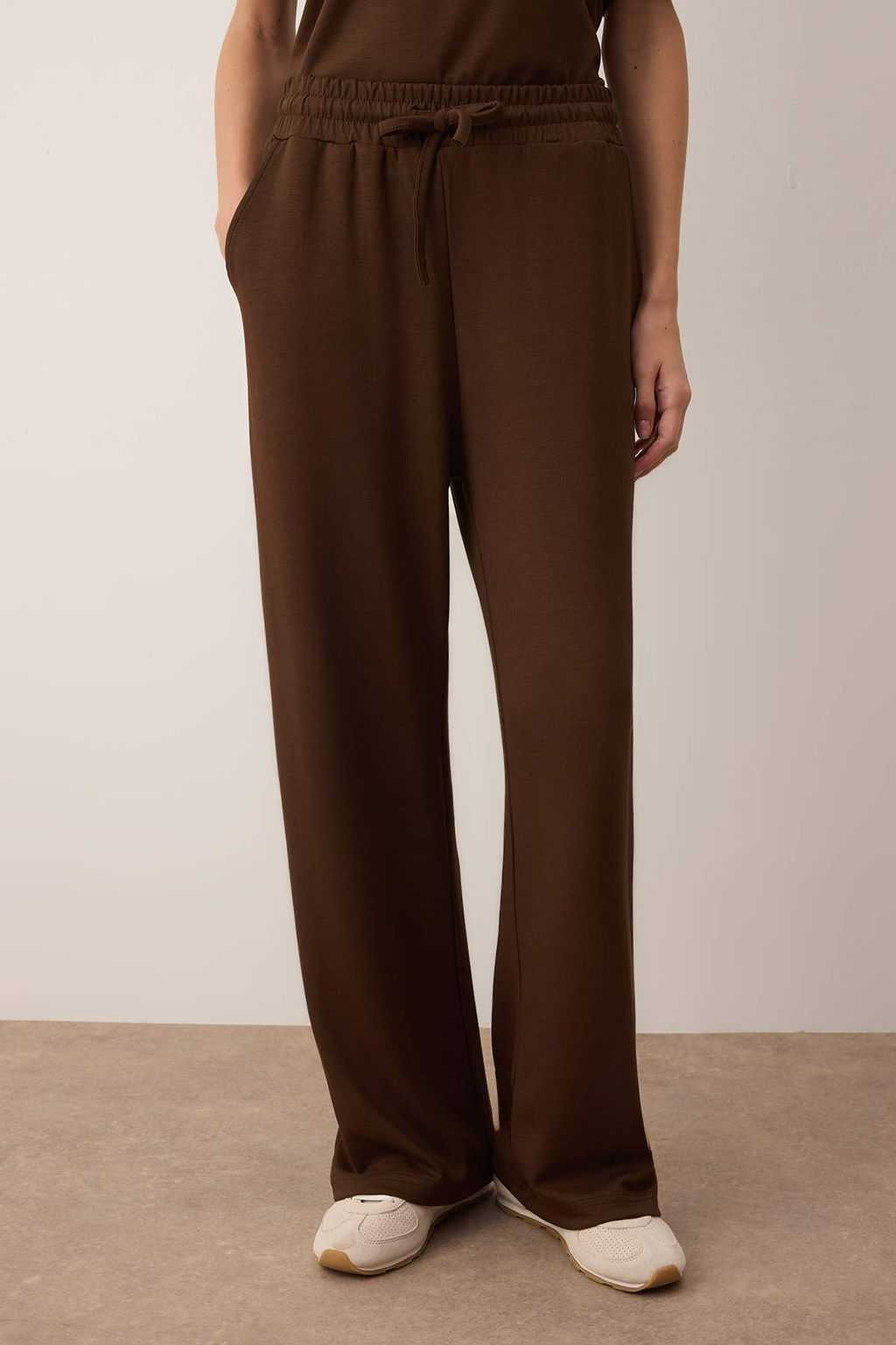 Kahverengi K?sa Kol Bisiklet Yaka Relaxed/Rahat Kal?p Esnek Orme Alt - Ust Tak?m TWOAW26AU00084