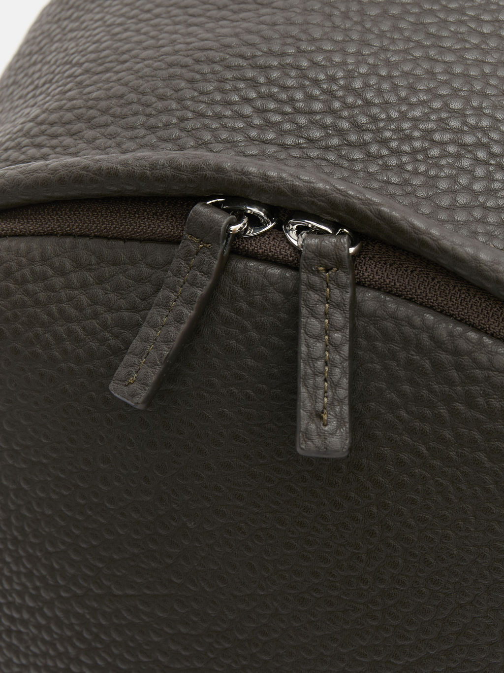 Мужской рюкзак ARMANI EXCHANGE CAPRI Артикул 4081434, темно-коричневый
