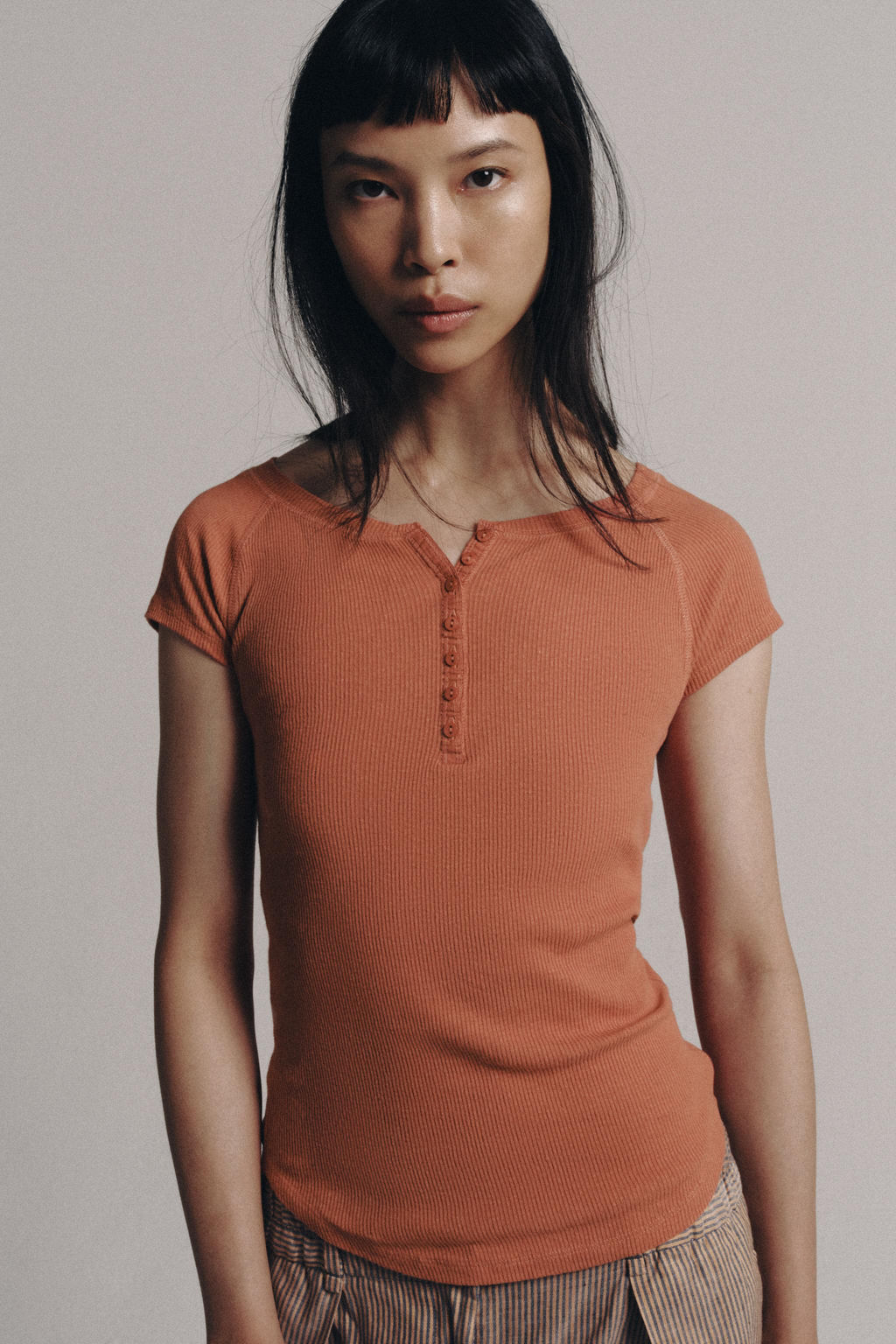 CAMISETA BOTONES CON LINO / Terracota - Zara фото 2