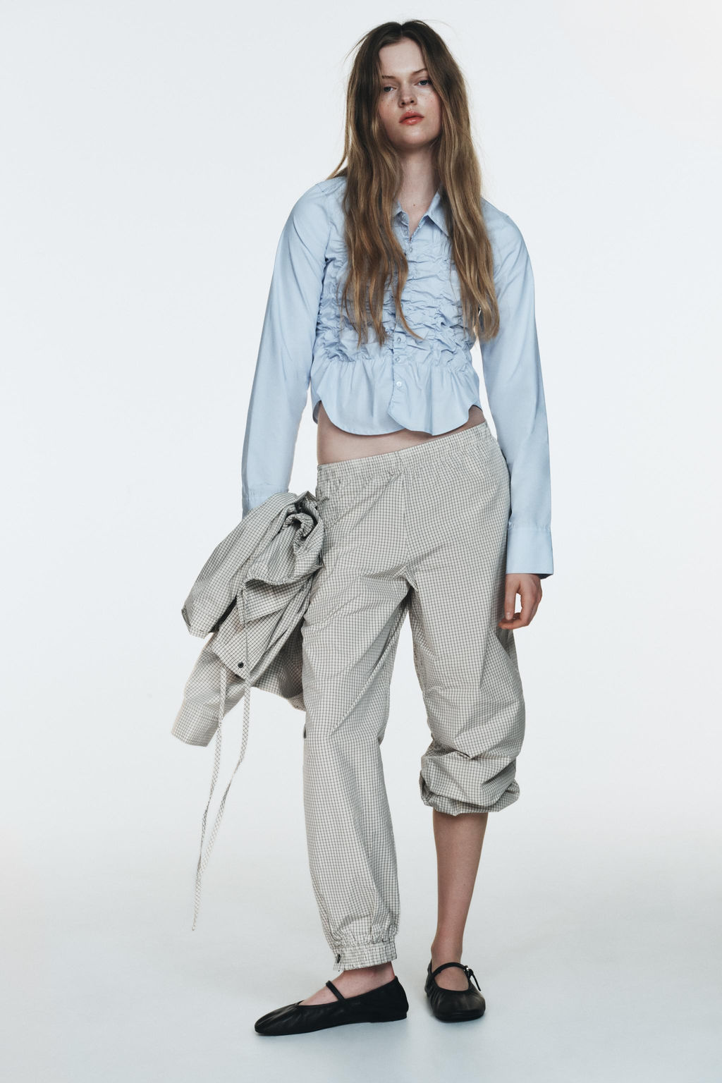 CHECK NYLON SAROUEL TROUSERS - Zara фото 9