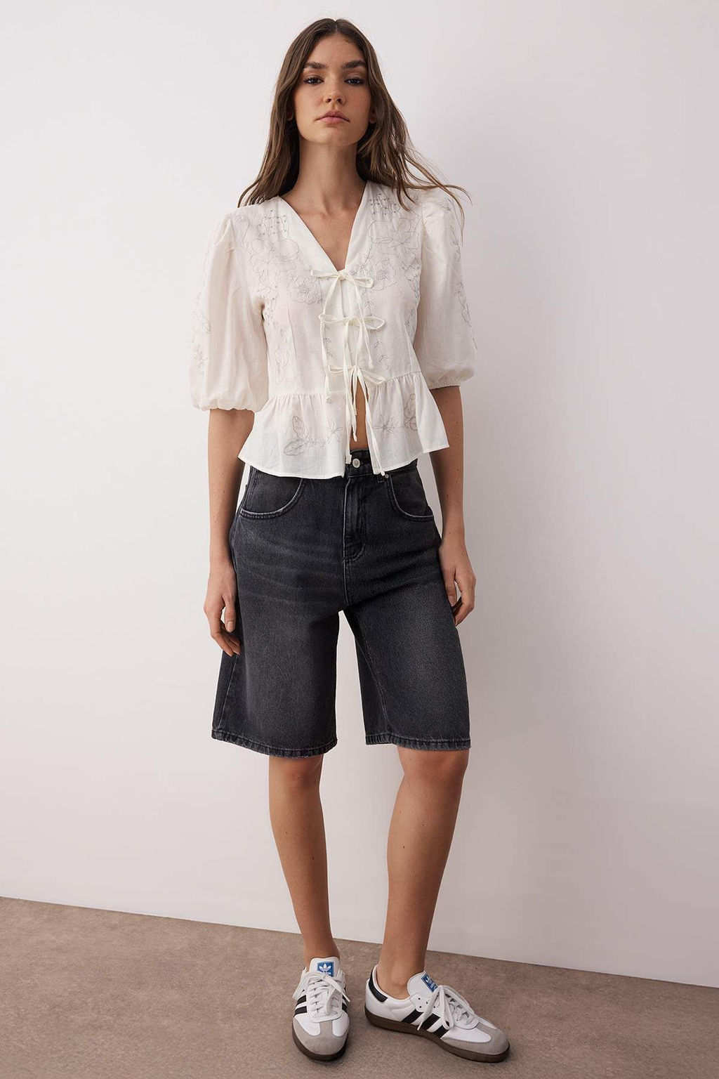 TRENDYOLMILLA Mavi Normal Bel Vintage Denim Bermuda TWOSS25SR00150