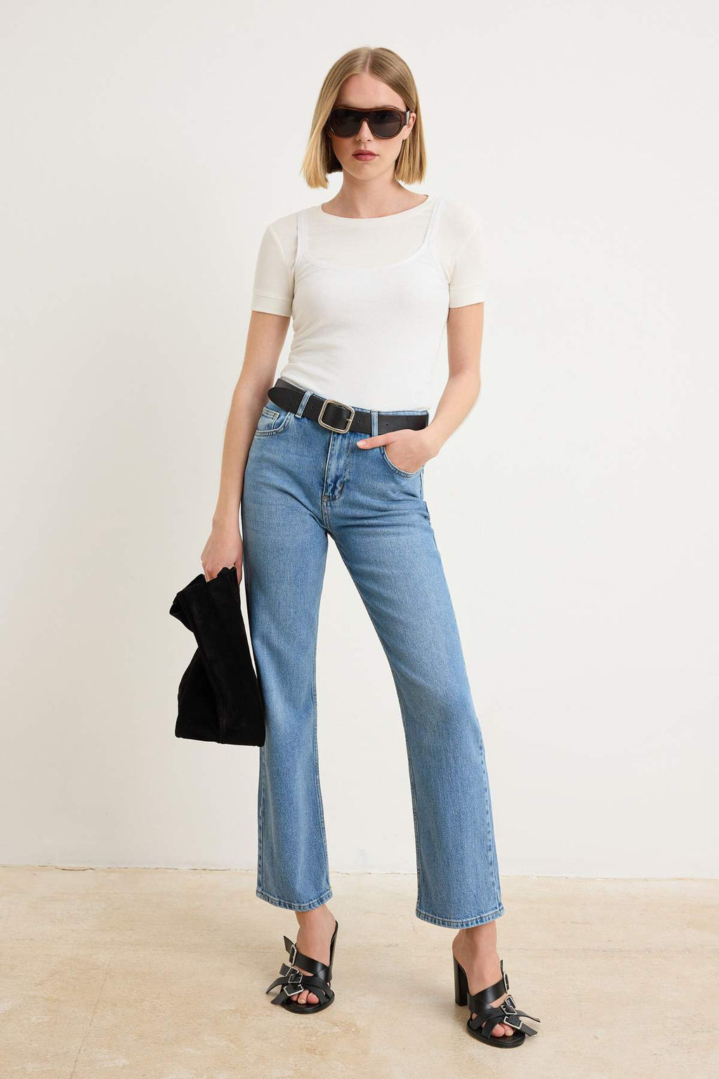 A__k Mavi Y_ksek Bel Az Esnek Straight D_z Kesim Jeans TWOSS26JE00159