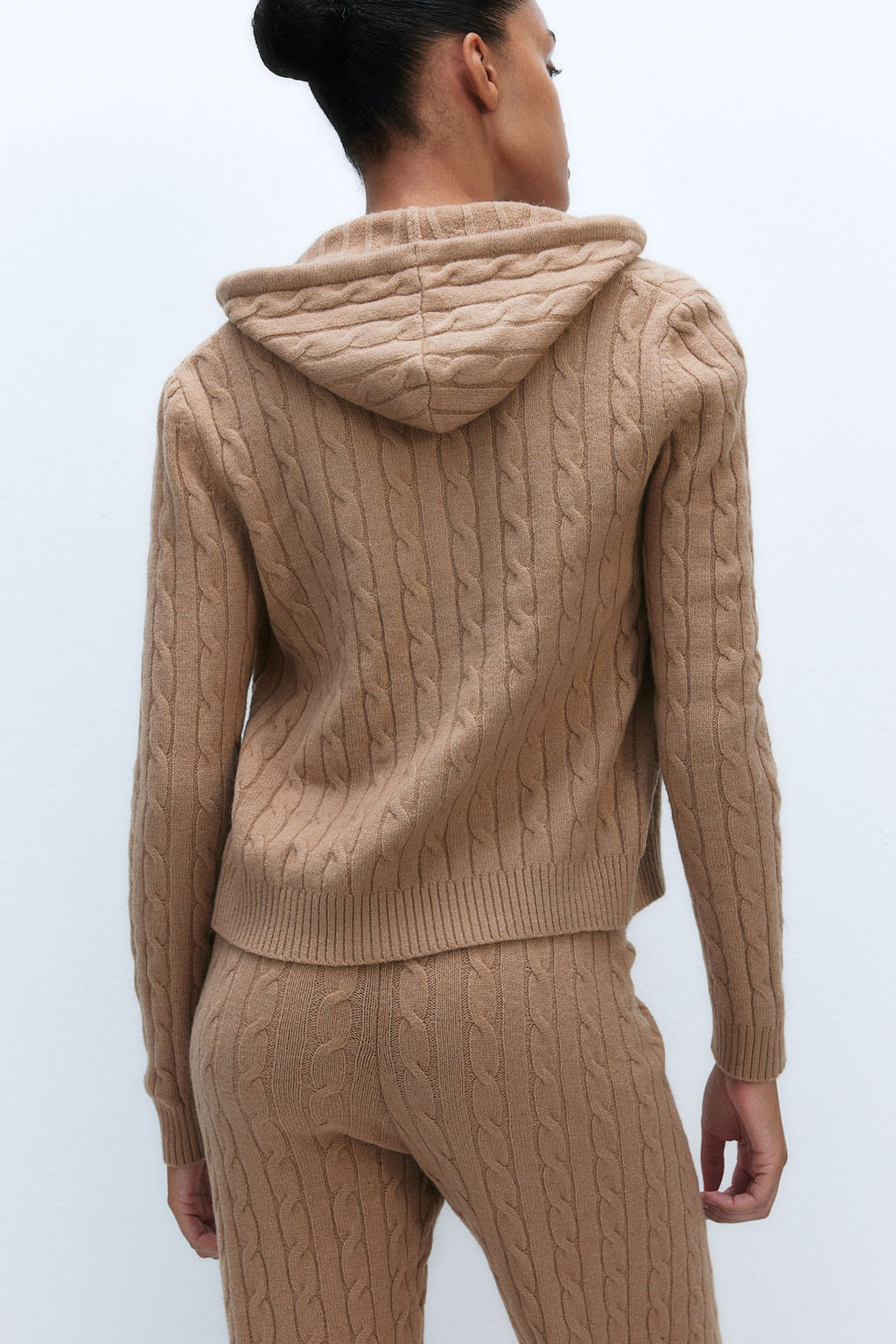 Chaqueta en punto trenzado con capucha - H&m фото 4