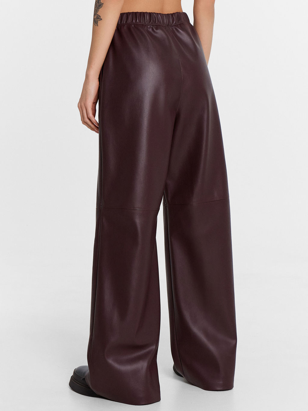 Брюки женские винно-красные из экокожи