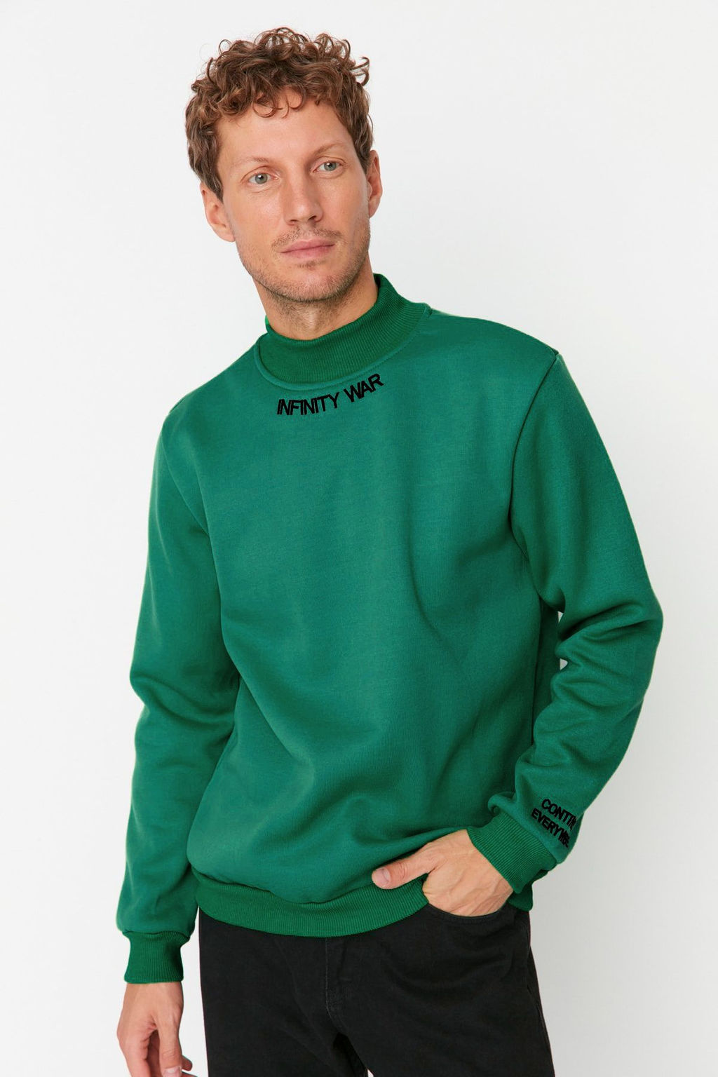 TRENDYOL MAN Ekru Regular/Normal Kesim Bal?kc? Yaka Ici Polar/S?cak Tutan Nak?sl? Sweatshirt TMNAW22SW0718