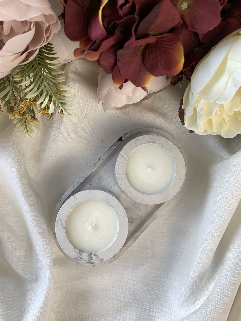 Свечи из натурального воска в гипсовом кашпо с подставкой,цилиндр