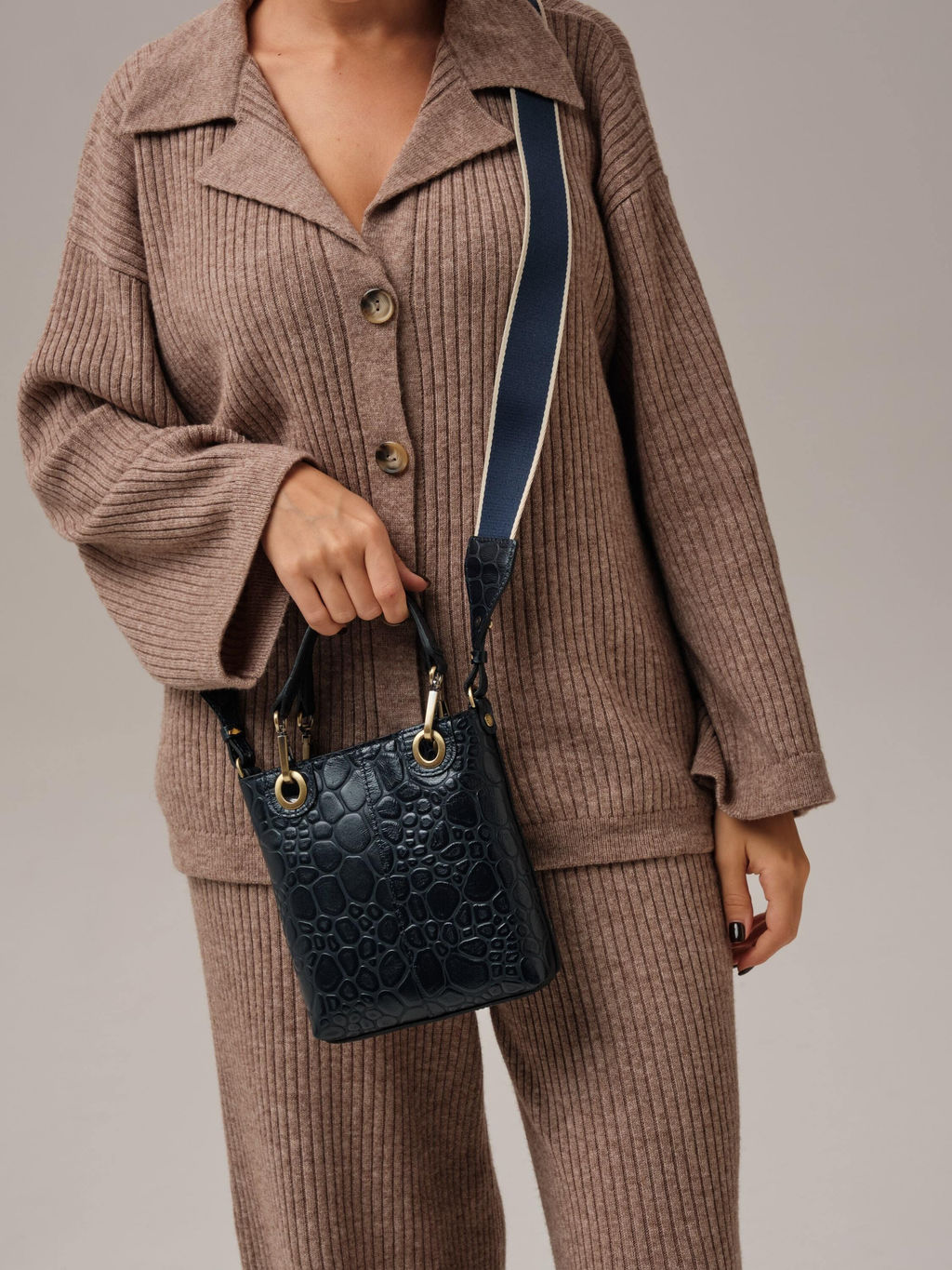 Сумка кожаная кросс-боди Deboro 30347 синий/стоун