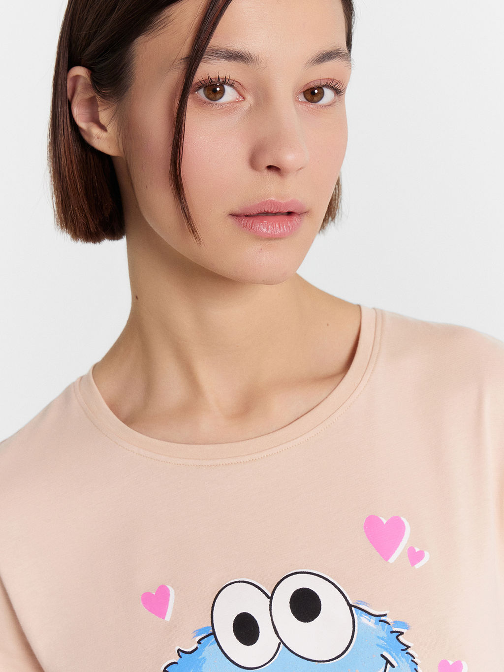 Пижама женская бежевая с принтом monsters cookies бежевый +персонажи на бежевом 592511 - Mark formelle фото 5