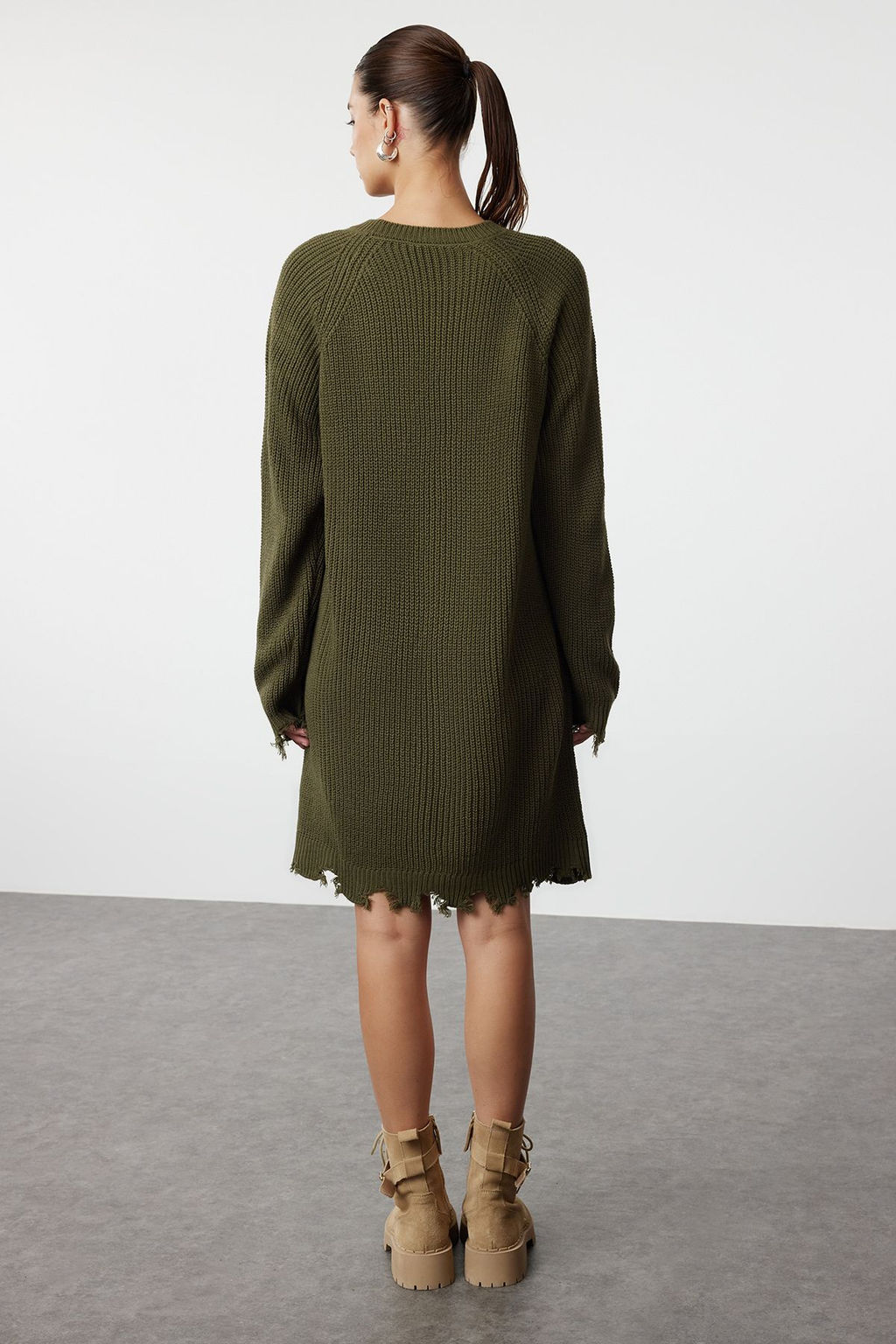 TRENDYOLMILLA Haki Mini Triko Genis Kal?p Ak?tma Detayl? Duz Elbise TWOAW24EL00113  фото 4