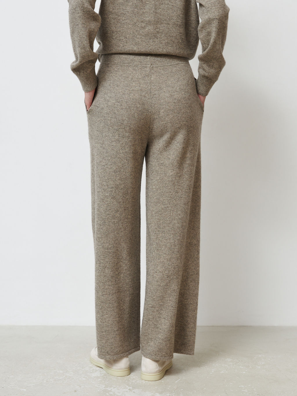 Брюки из пуха яка 05128 серые