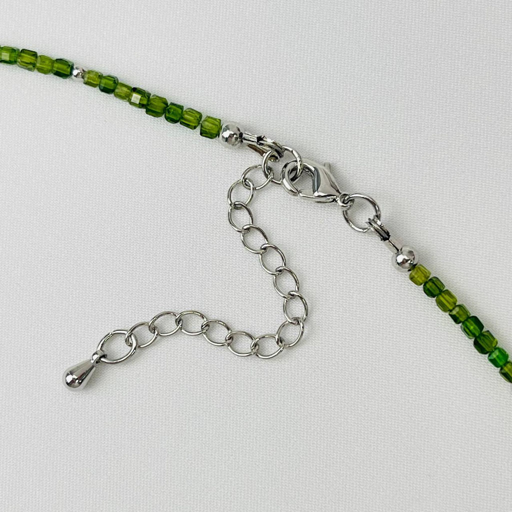 Бусы-чокер из Хромдиопсида