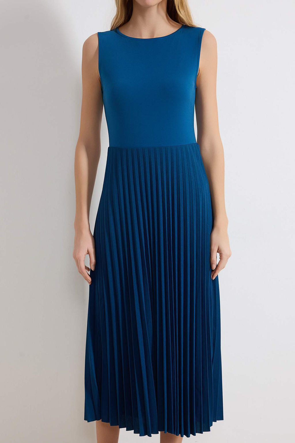 Petrol S?f?r Kol Bisiklet Yaka Alt? Piliseli Esnek Midi Orme Elbise TWOSS24EL00785