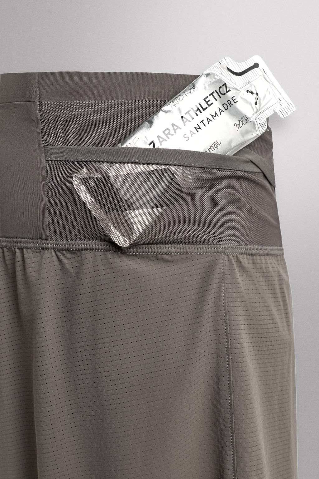 PANTALONES CORTOS TRAIL RUNNING / Gris antracita - Zara фото 10