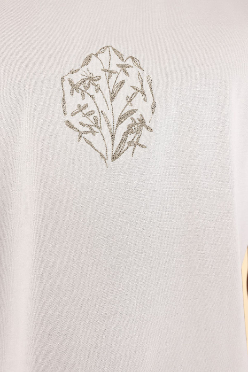 TRENDYOL MAN Unisex Ekru Crop/K?sa Kal?p Cicek Nak?sl? %100 Pamuk T-Shirt TMNSS25TS00098 - Trendyolmilla фото 4