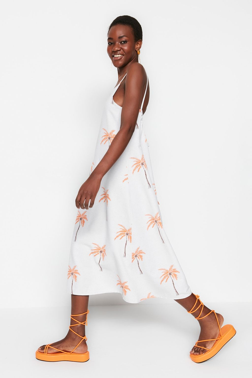 Beyaz Cicekli Duz Kesim Keten Gorunumlu Ask?l? Midi Dokuma Elbise TWOSS23EL00085 - Trendyolmilla фото 2