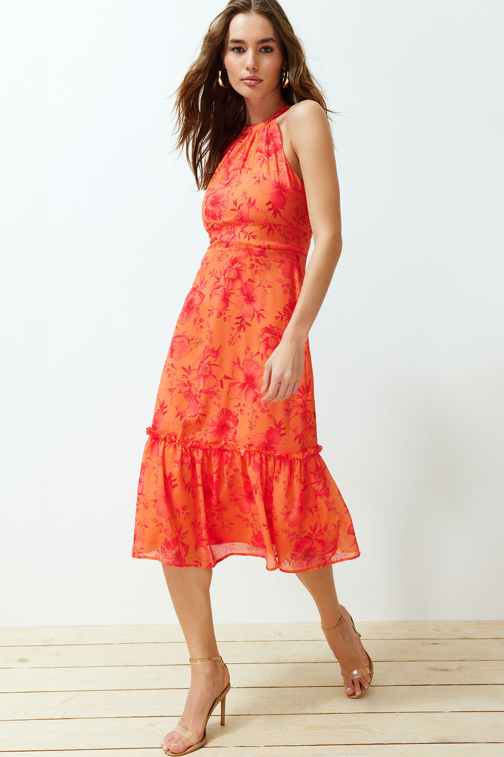 TRENDYOLMILLA Lacivert Cicek Desenli A Kesim Halter Yaka Astarl? Midi Dokuma Elbise TWOSS19LJ0200