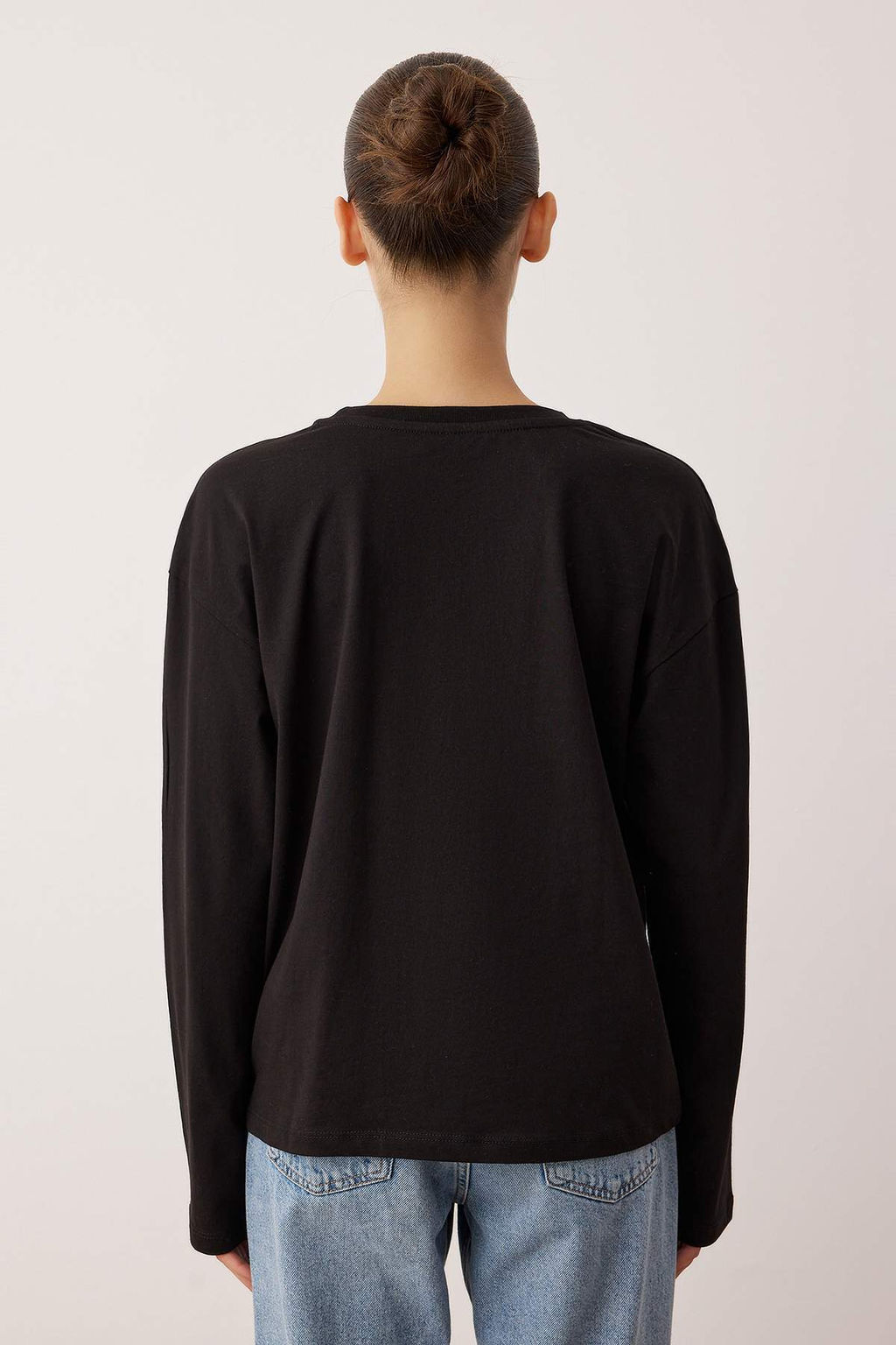 TRENDYOLMILLA Siyah-Beyaz 2li Paket %100 Suprem Oversize/Genis Kesim Orme T-Shirt TWOAW25TS00004  фото 21