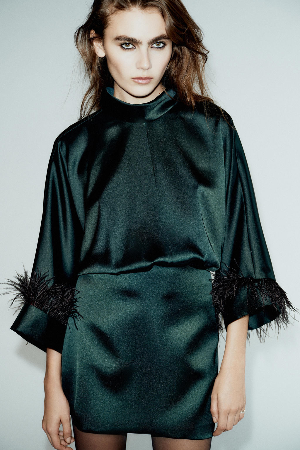 SHORT SATIN FEATHER DRESS - Zara фото 2